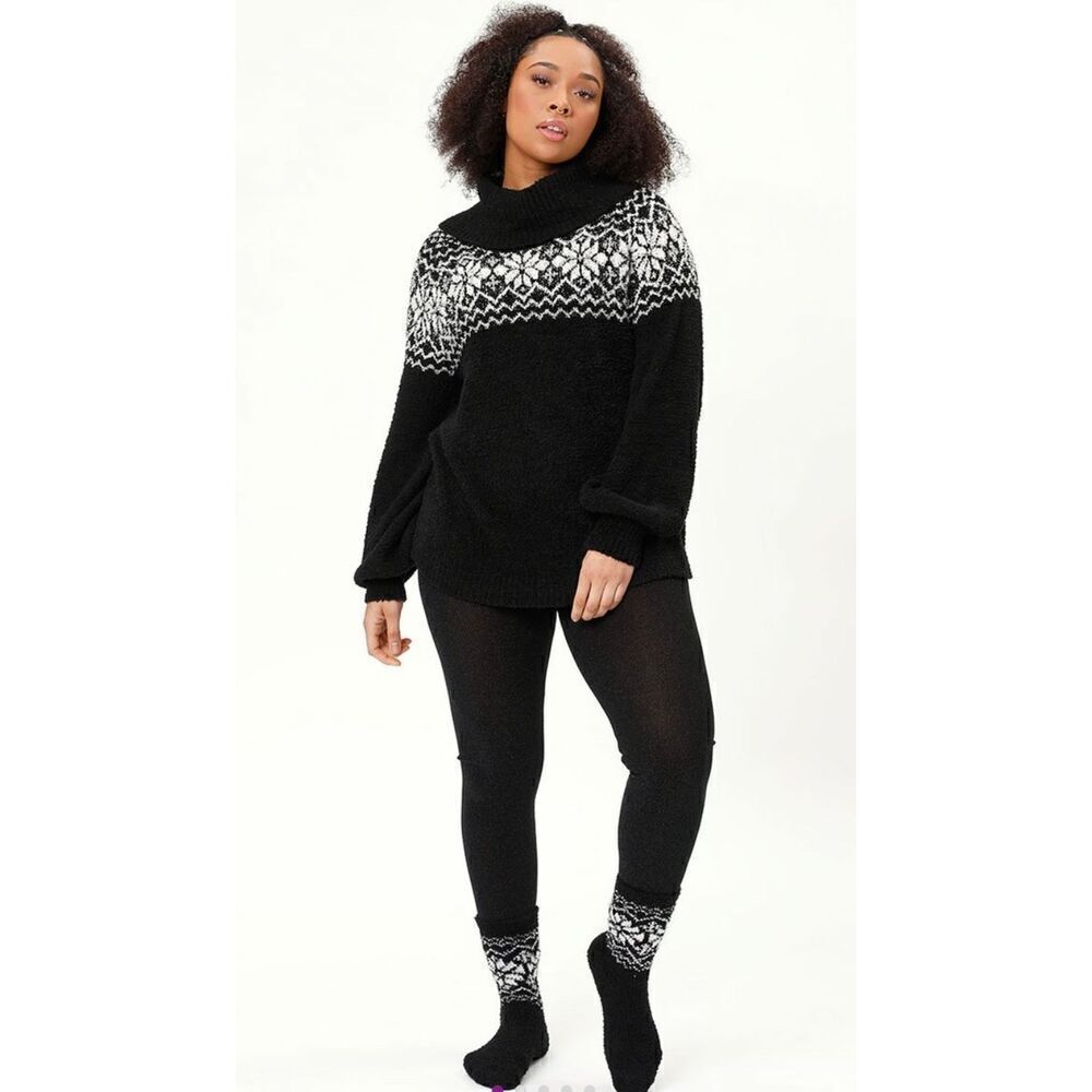 Premise holiday Christmas sweater sock set women’s size large snowflake black&wh